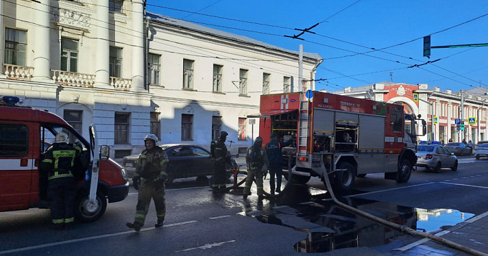 В центре Ярославля из-за пожара эвакуировали офисы и известный ресторан