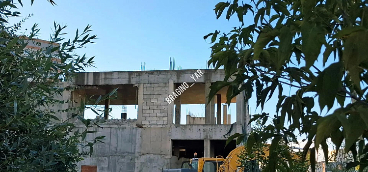 В Ярославле сносят знаменитый недострой_323331