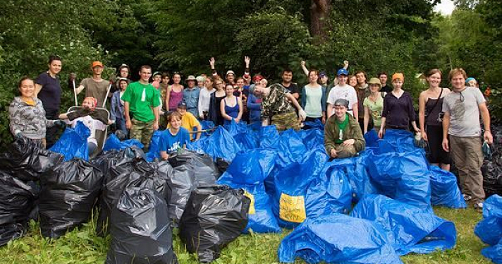 Волонтеры убирают свалки в Высоковском Бору