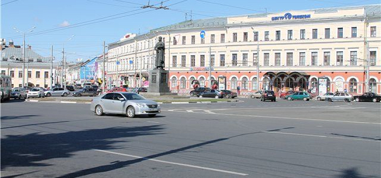 Вход в здание Главпочтамта оборудовали пандусом