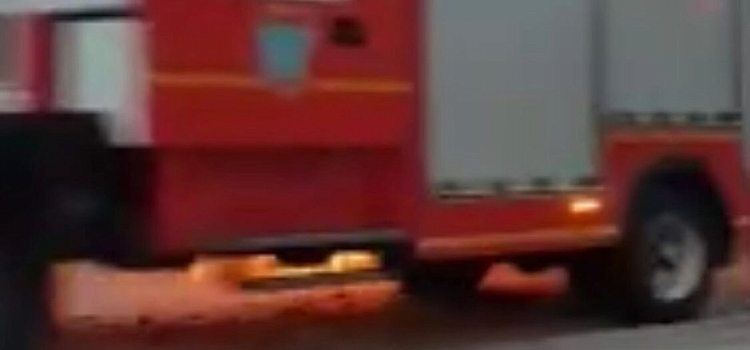 В центре Ярославля загорелась снегоуборочная машина. Кадры _171338