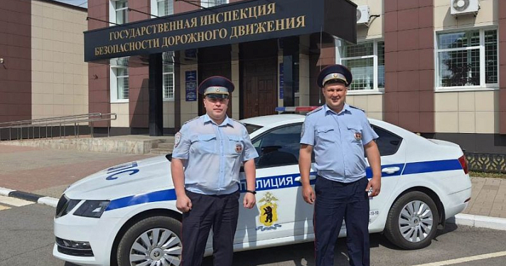 В Ярославле сотрудники полиции помогли женщине, которую укусила змея 