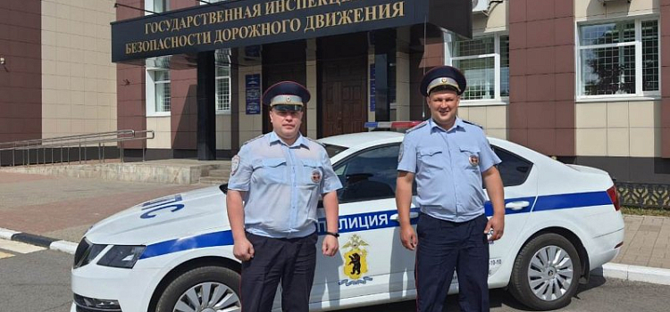 В Ярославле сотрудники полиции помогли женщине, которую укусила змея 