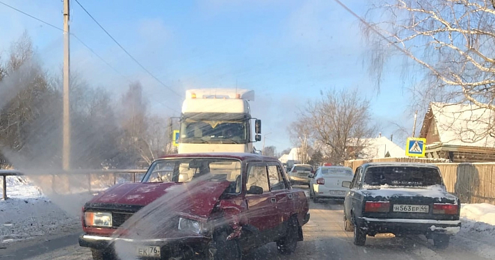 В Ярославской области произошло массовое ДТП с участием автомобиля «Почты России»_228703