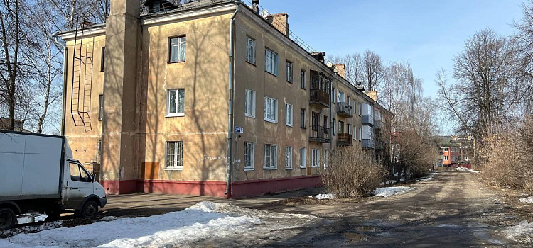Мечтает лишь о сухом потолке: в Ярославле десять лет топит дом ветерана Великой Отечественной войны_268528