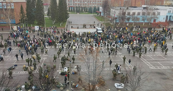 Тревожный и трогательный момент: в Ярославле начались отправки мобилизованных_224455