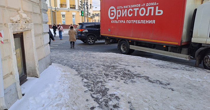Ярославцы пожаловались на «смертоубийственные» тротуары с крупноформатной плиткой_265299