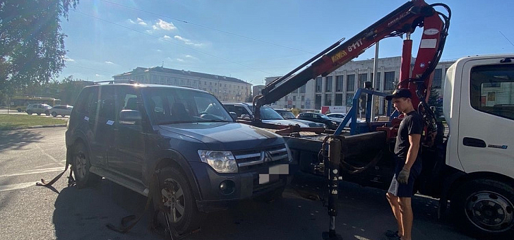 У известной ярославской бизнес-леди отобрали машину за долги