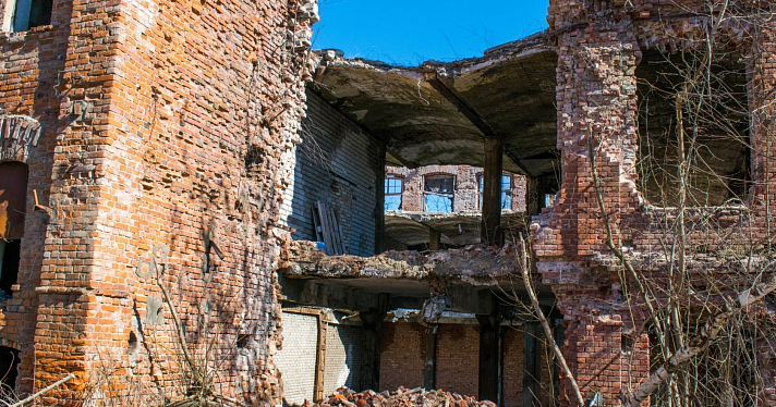 Собственника разрушающегося здания бывшего фарфорового завода в Песочном проверят по факту причинения вреда объекту культурного наследия_156410