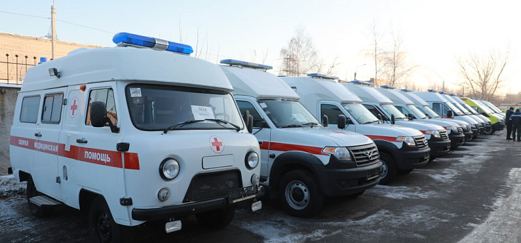 Михаил Евраев: больницы Ярославской области получили 14 новых машин скорой помощи_227421