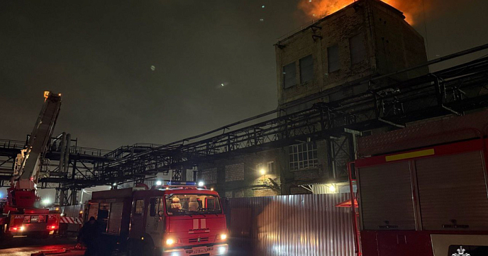 В Ярославле произошёл пожар на бывшем лакокрасочном заводе