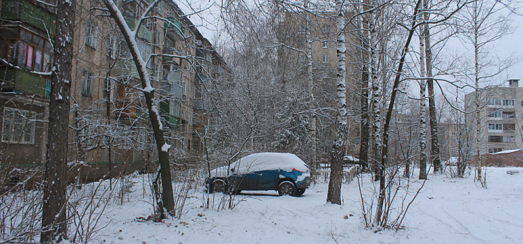 В Ярославской области за парковку во дворе случайно оштрафовали другого человека