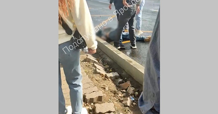 В Ярославле на остановке мужчину переехал автобус