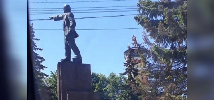 Ярославцы попросили мэрию помыть голову памятнику Ленина