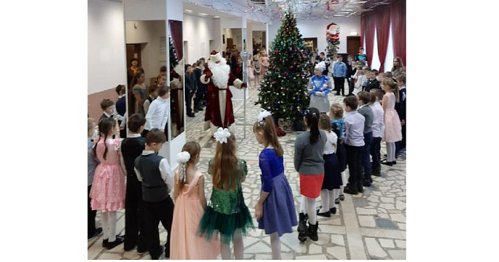 В Ярославской области в муниципальных районах начались новогодние губернаторские елки
