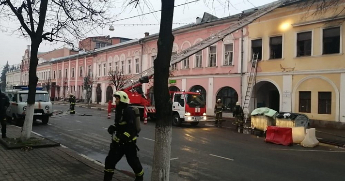 Из расселенного дома в центре Ярославля, где случился пожар, эвакуировали троих