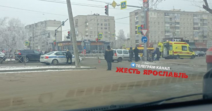 В Ярославле на пешеходном переходе сбили велосипедиста