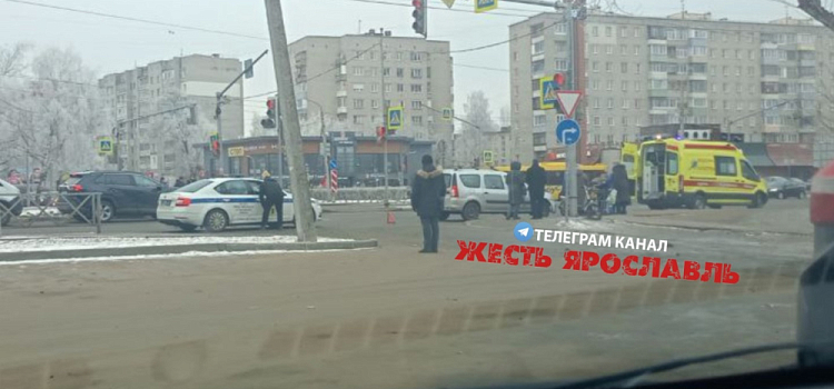 В Ярославле на пешеходном переходе сбили велосипедиста