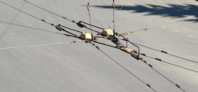 В Дзержинском районе Ярославля временно остановлено движение троллейбусов