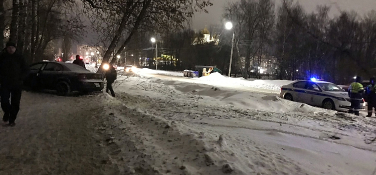 Водитель умер за рулем и попал в ДТП в Дзержинском районе Ярославля_231141