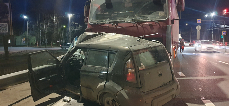 В Ростовском округе в ДТП с фурой погиб мужчина