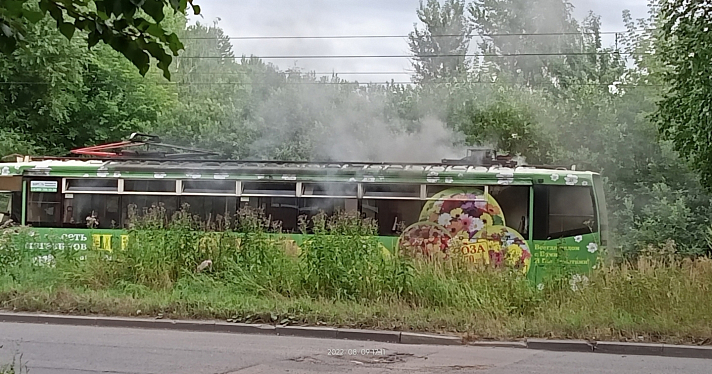 В Ярославле загорелся трамвай во время движения_217612