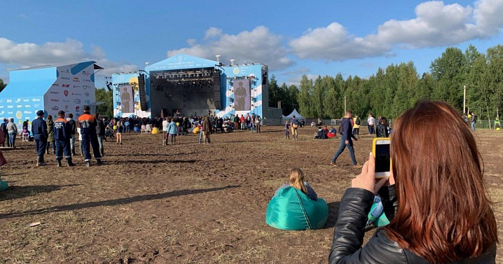 Дебютный фестиваль «Летчик. Дача. Лето» собрал под Переславлем семь тысяч гостей. Как это было и в чем организаторы нашли плюсы дождя