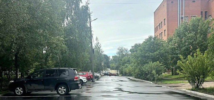 В Ярославле благоустроили территорию у военного госпиталя_319900