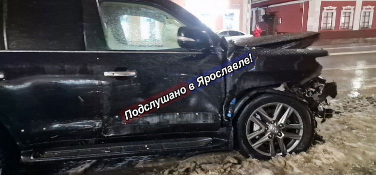 В Ярославле устанавливают личность водителя, протаранившего автомобили на улице Свободы_289528