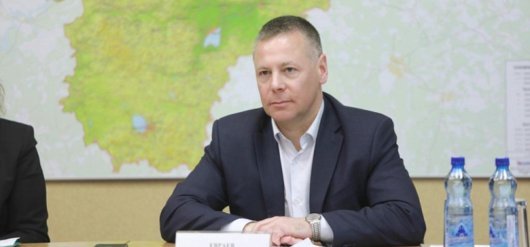 Губернатор подчеркнул необходимость решения проблемы нехватки работников скорой помощи