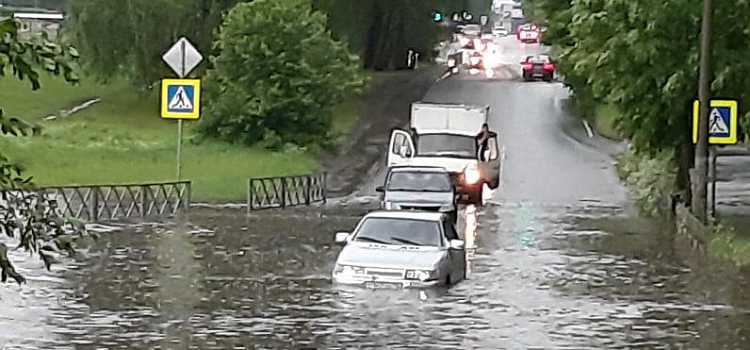 Московский проспект в Ярославле затопило