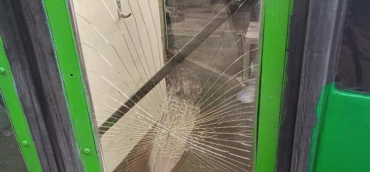 В Рыбинске мужчина устроил погром в диспетчерской «Рыбинскэлектротранса»