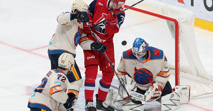 «Локомотив» упустил победу над «Шанхайскими Драконами», ведя 3:1 за пять минут до сирены