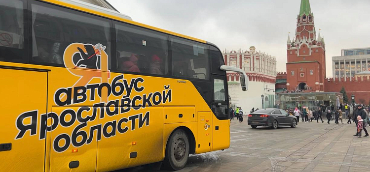 Помощник президента Дмитрий Миронов организовал поездку юных ярославцев на Кремлёвскую ёлку_290104