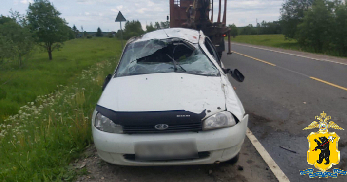 В Ярославской области в перевернувшемся автомобиле погибли два человека