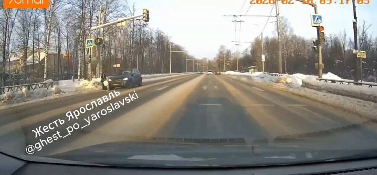 В Ярославле на регулируемом пешеходном переходе сбили подростка