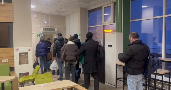 Самолёт из Ярославля в Петербург десять часов не мог вылететь из-за неисправности