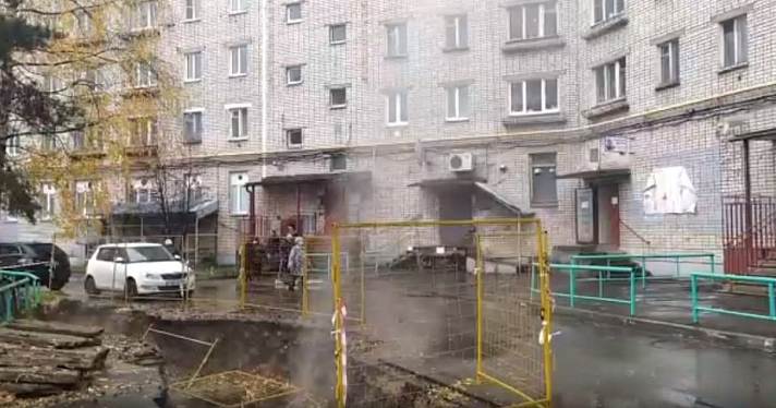 Высота фонтана 10 метров: в Рыбинске произошла коммунальная авария