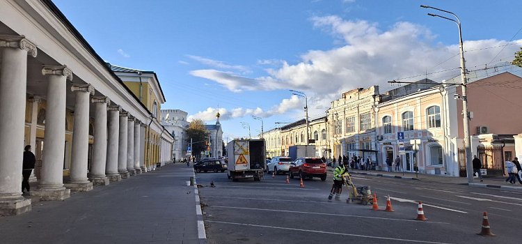 В центре Ярославля ведутся работы по внедрению платных парковочных пространств_304200