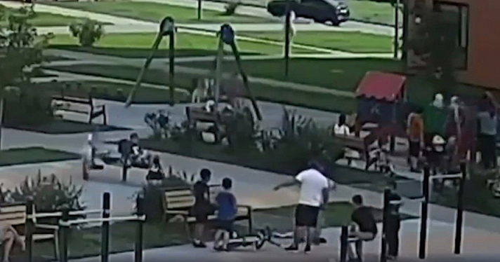 В Ярославле будут судить мужчину, ударившего ребёнка на детской площадке