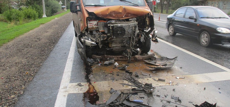 В массовом ДТП на трассе М-8 пострадали два человека