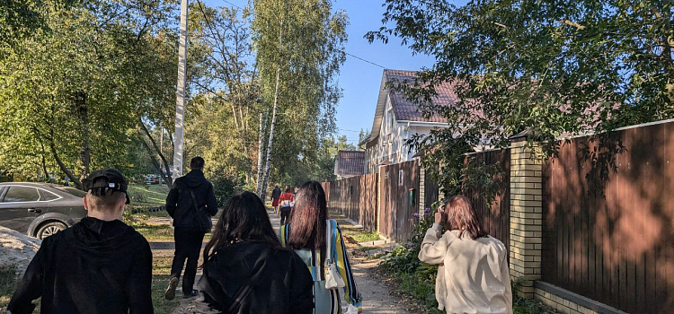 «Встали» намертво: ярославцам утром пришлось обходить пробки пешком_303172