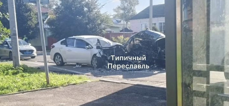 Столкновение легковушек на трассе в Ярославской области унесло жизни троих молодых людей_320809