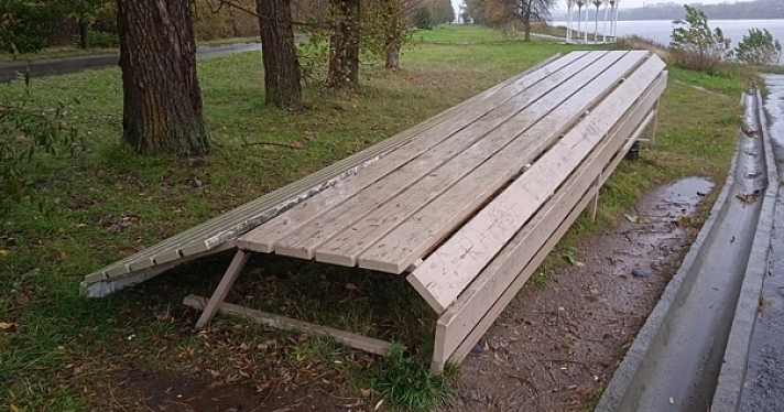 В Рыбинске сломали знаменитую «Гулливерскую скамейку»