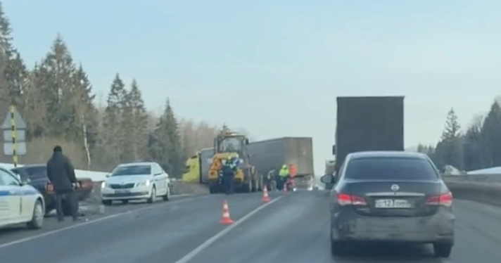 В Ярославской области 18-летний водитель погиб в лобовом столкновении с грузовиком