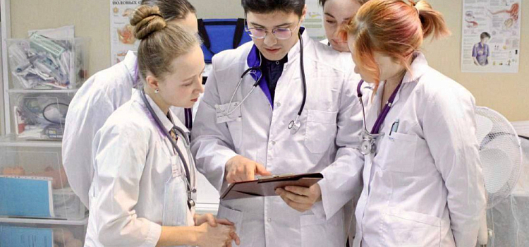 В Ярославской области к 2030 году планируют привлечь ещё 700 медиков по целевым договорам