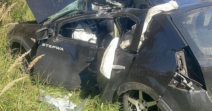 Врезалась в столб: в Ярославской области в ДТП пострадала женщина