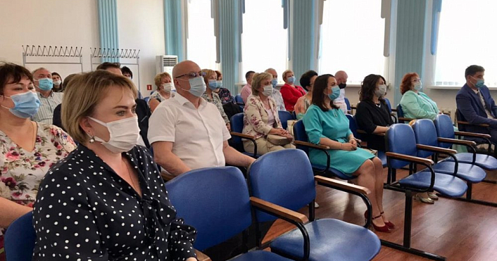 По поручению губернатора наградят 17 ярославских медиков