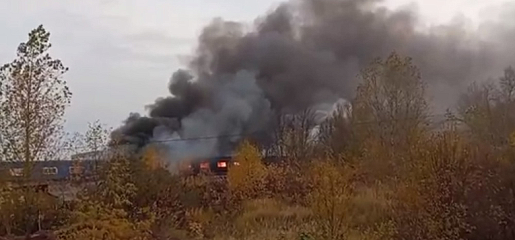 Пожарные локализовали возгорание в промзоне в Ярославле