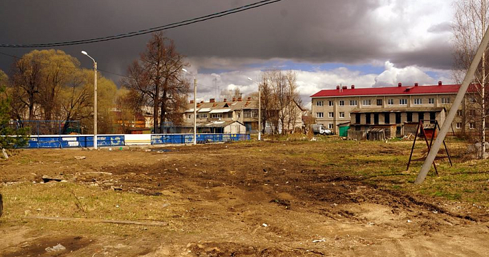 В Переславле-Залесском хоккейный корт за 1,6 млн рублей остался болотиной в «коробке»_139684